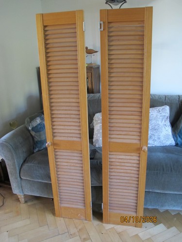 Pine louvre doors with - 2,